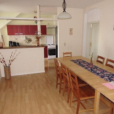 Sehr-Schoene-4-Raum-Maisonette-Fewo-Mit-110Qm-Balkon-Zentral-Preiswert-T7 دريسدن المظهر الخارجي الصورة
