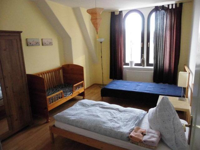 Sehr-Schoene-4-Raum-Maisonette-Fewo-Mit-110Qm-Balkon-Zentral-Preiswert-T7 دريسدن المظهر الخارجي الصورة