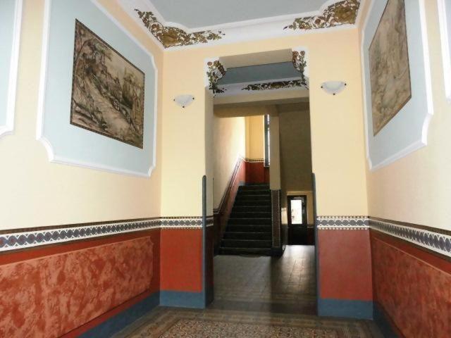 Sehr-Schoene-4-Raum-Maisonette-Fewo-Mit-110Qm-Balkon-Zentral-Preiswert-T7 دريسدن المظهر الخارجي الصورة